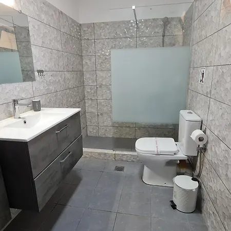 George Modern Flat Near Airport-Expo-Sea Daire Artemida  Dış mekan fotoğraf